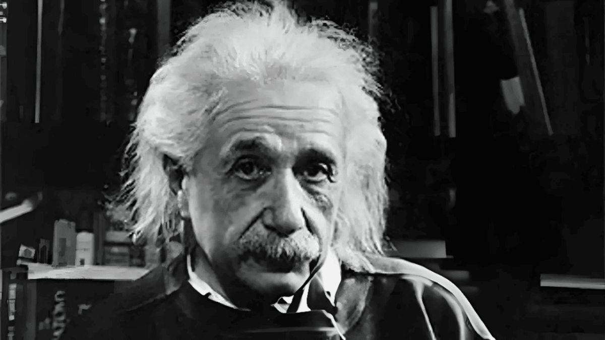 Albert Einstein: “No busques ser un hombre de éxito, sino más bien un hombre de valor”
